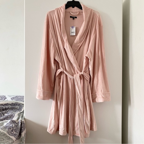 George Velour Robe - Picture 4 of 5